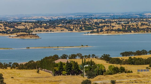 31 Willet Ct, Wallace, CA 95254