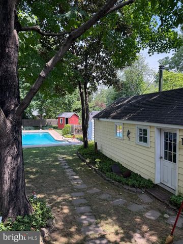 411 W 3RD ST, Moorestown, NJ 08057