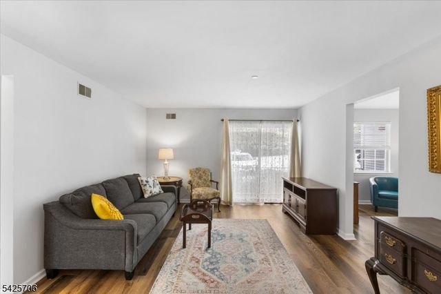 75 Crestview Ln, Mount Arlington Boro, NJ 07856