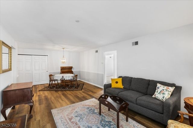 75 Crestview Ln, Mount Arlington Boro, NJ 07856