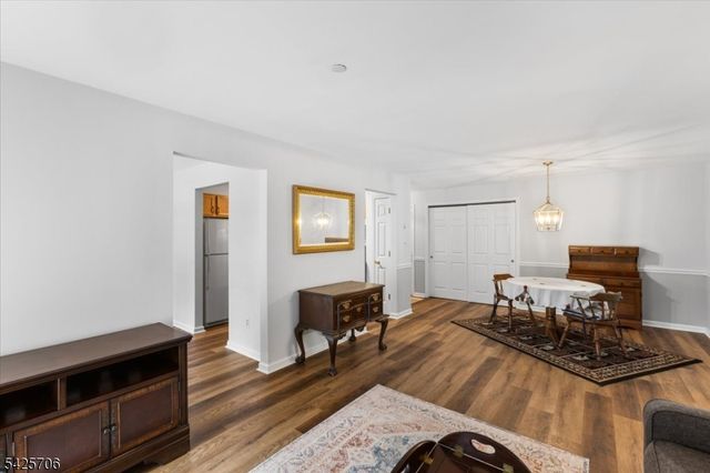 75 Crestview Ln, Mount Arlington Boro, NJ 07856