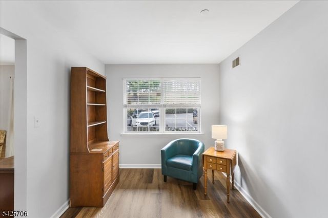 75 Crestview Ln, Mount Arlington Boro, NJ 07856