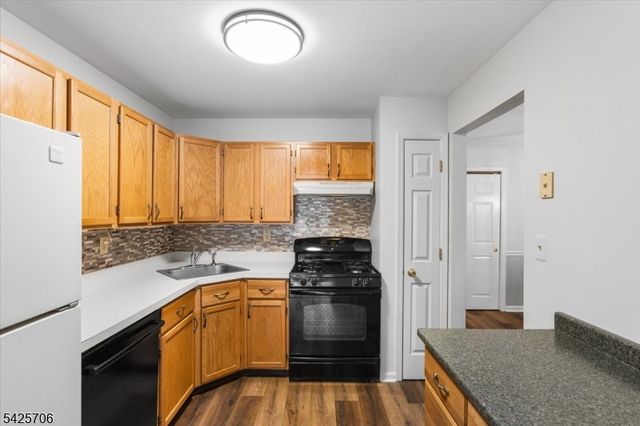 75 Crestview Ln, Mount Arlington Boro, NJ 07856