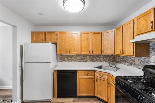 75 Crestview Ln, Mount Arlington Boro, NJ 07856