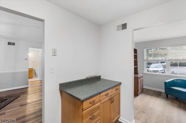 75 Crestview Ln, Mount Arlington Boro, NJ 07856