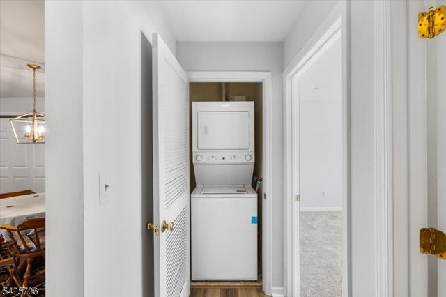 75 Crestview Ln, Mount Arlington Boro, NJ 07856