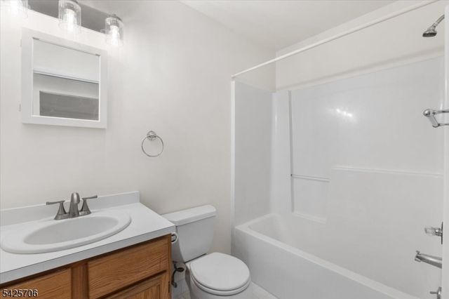 75 Crestview Ln, Mount Arlington Boro, NJ 07856