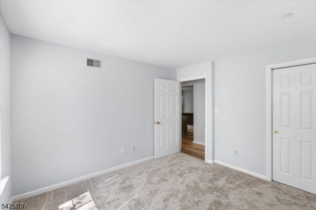 75 Crestview Ln, Mount Arlington Boro, NJ 07856