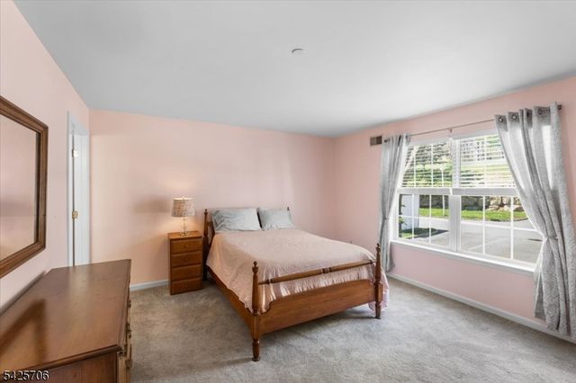 75 Crestview Ln, Mount Arlington Boro, NJ 07856