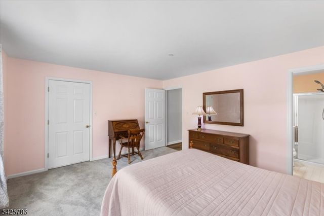 75 Crestview Ln, Mount Arlington Boro, NJ 07856