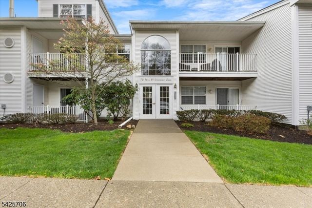 75 Crestview Ln, Mount Arlington Boro, NJ 07856