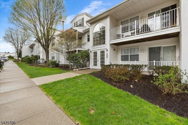 75 Crestview Ln, Mount Arlington Boro, NJ 07856