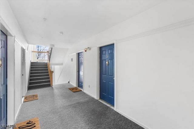 75 Crestview Ln, Mount Arlington Boro, NJ 07856