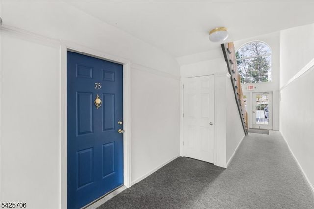 75 Crestview Ln, Mount Arlington Boro, NJ 07856