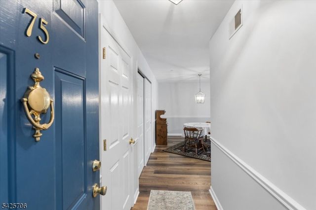 75 Crestview Ln, Mount Arlington Boro, NJ 07856