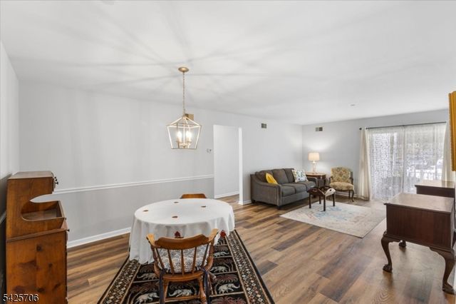 75 Crestview Ln, Mount Arlington Boro, NJ 07856