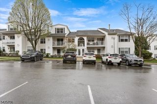 75 Crestview Ln, Mount Arlington Boro, NJ 07856