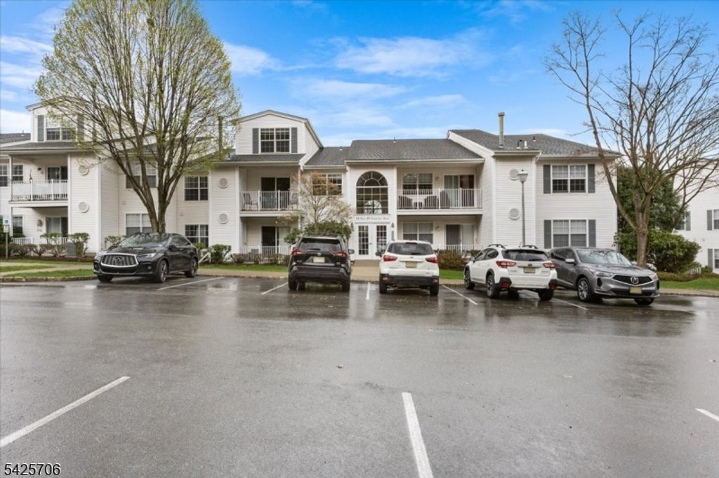 75 Crestview Ln, Mount Arlington Boro, NJ 07856