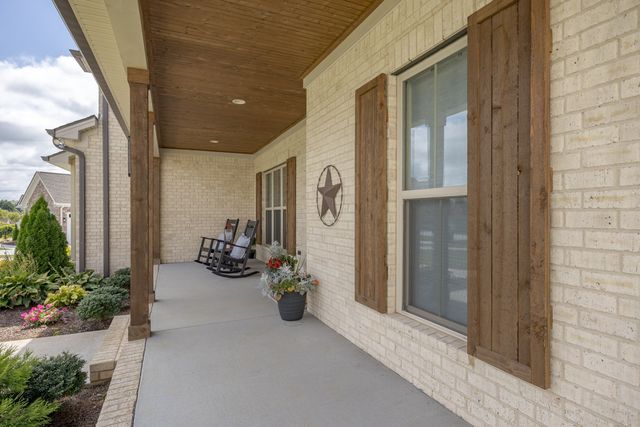 1002 Pheasant Run Ct, Spring Hill, TN 37174