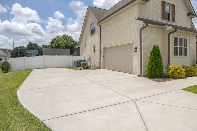 1002 Pheasant Run Ct, Spring Hill, TN 37174
