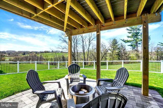 2517 WOODSPRING DR, York, PA 17402