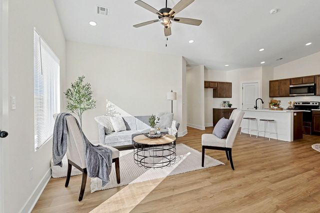 3821-3823 S Bluelake Ct, Wichita, KS 67215