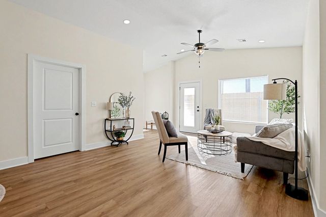 3821-3823 S Bluelake Ct, Wichita, KS 67215