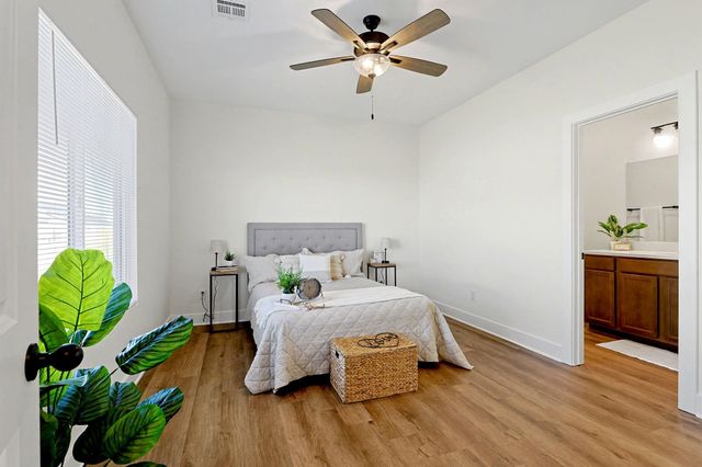 3821-3823 S Bluelake Ct, Wichita, KS 67215