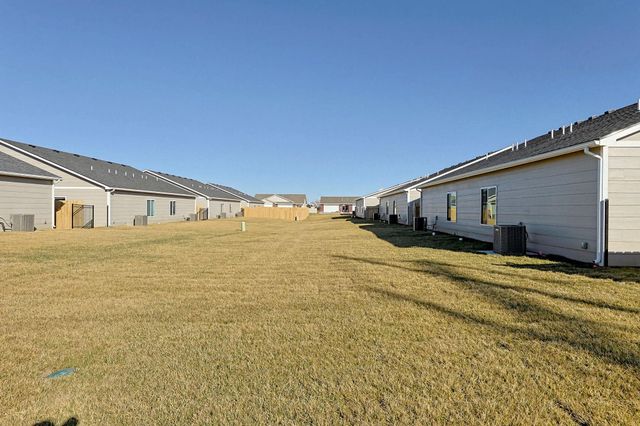 3821-3823 S Bluelake Ct, Wichita, KS 67215