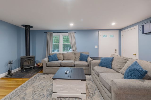 28 Brigantine Cir, Plymouth, MA 02360