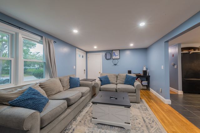 28 Brigantine Cir, Plymouth, MA 02360