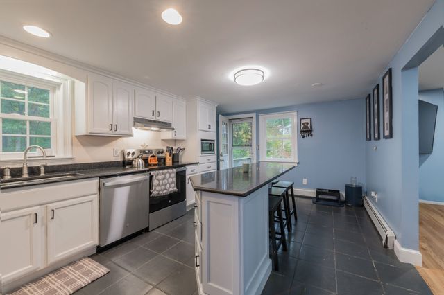 28 Brigantine Cir, Plymouth, MA 02360