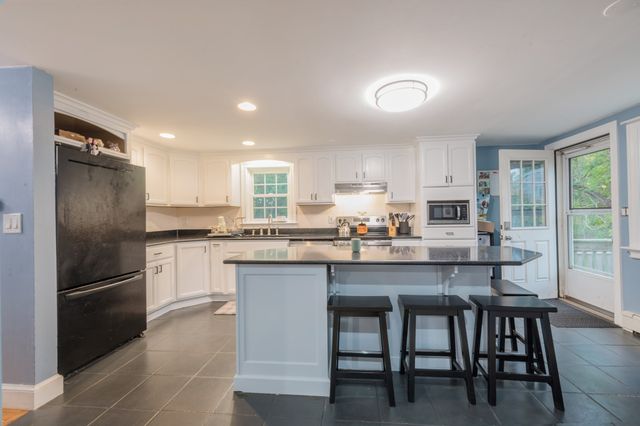 28 Brigantine Cir, Plymouth, MA 02360