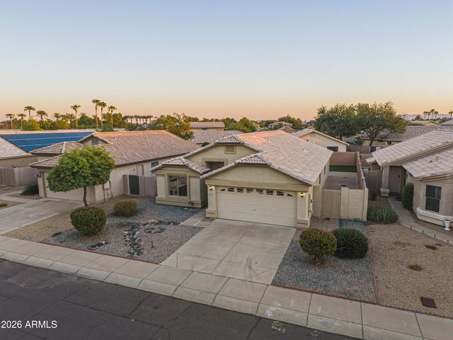 5427 W SANDS Road, Glendale, AZ 85301