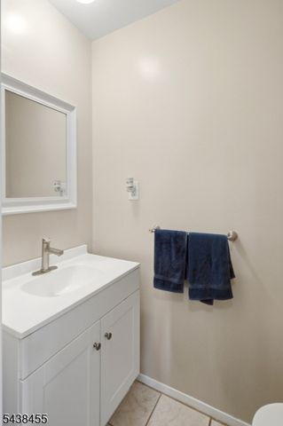 13 Abbott Rd, Franklin Twp., NJ 08873