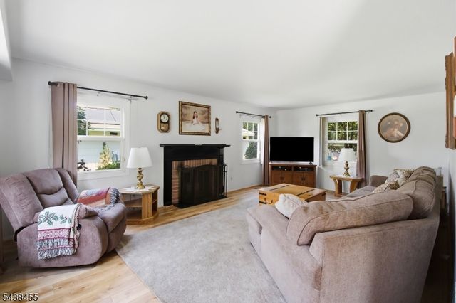 13 Abbott Rd, Franklin Twp., NJ 08873