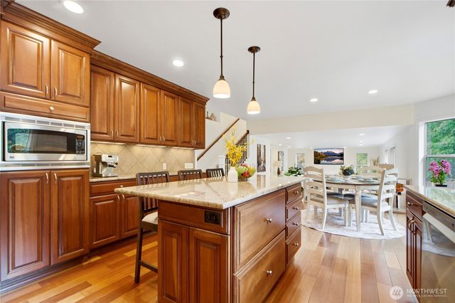 23030 NE 13th Street, Sammamish, WA 98074