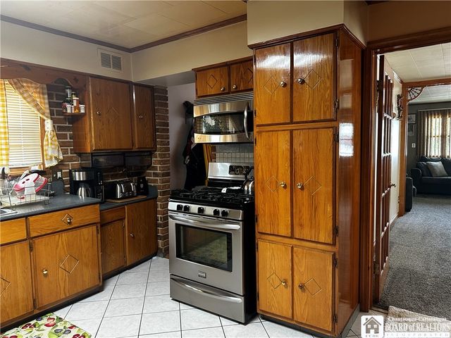 470 North Ogden Street W, Buffalo, NY 14212