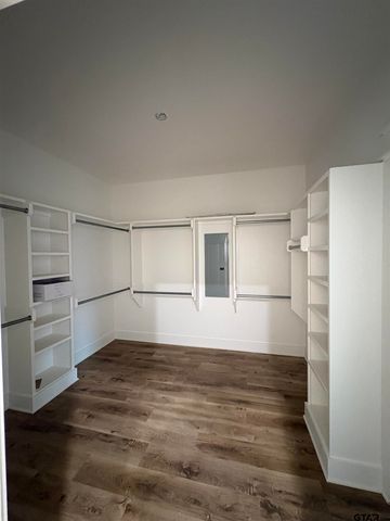 21053 County Road 26, Tyler, TX 75705