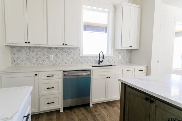 21053 County Road 26, Tyler, TX 75705