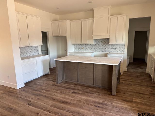 21053 County Road 26, Tyler, TX 75705