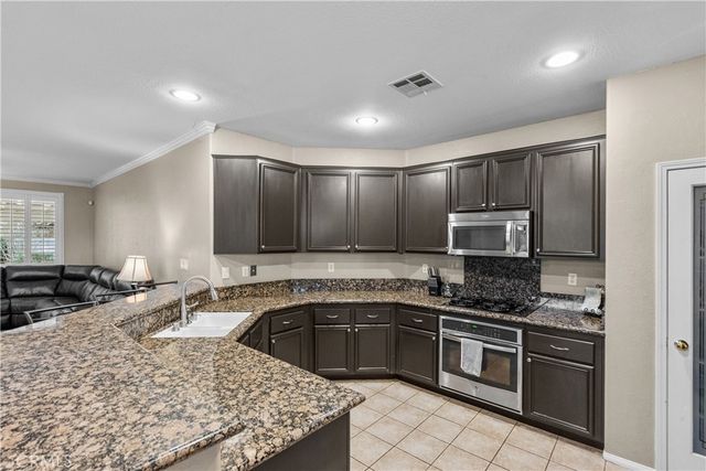 39926 Meadowcrest Way, Palmdale, CA 93551