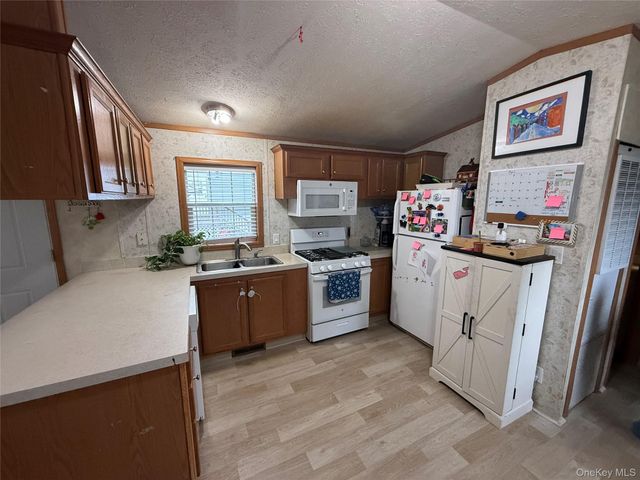 424 Sandgate Drive, New Windsor, NY 12553