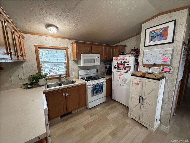 424 Sandgate Drive, New Windsor, NY 12553
