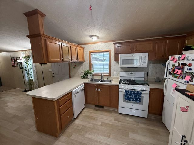 424 Sandgate Drive, New Windsor, NY 12553