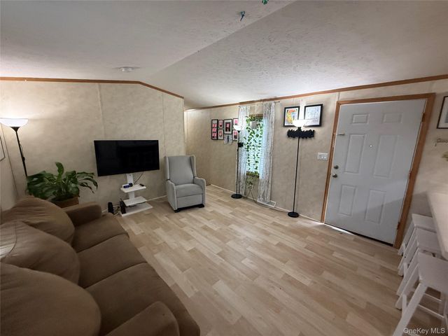 424 Sandgate Drive, New Windsor, NY 12553
