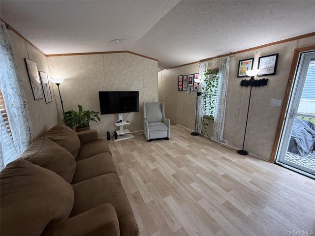 424 Sandgate Drive, New Windsor, NY 12553