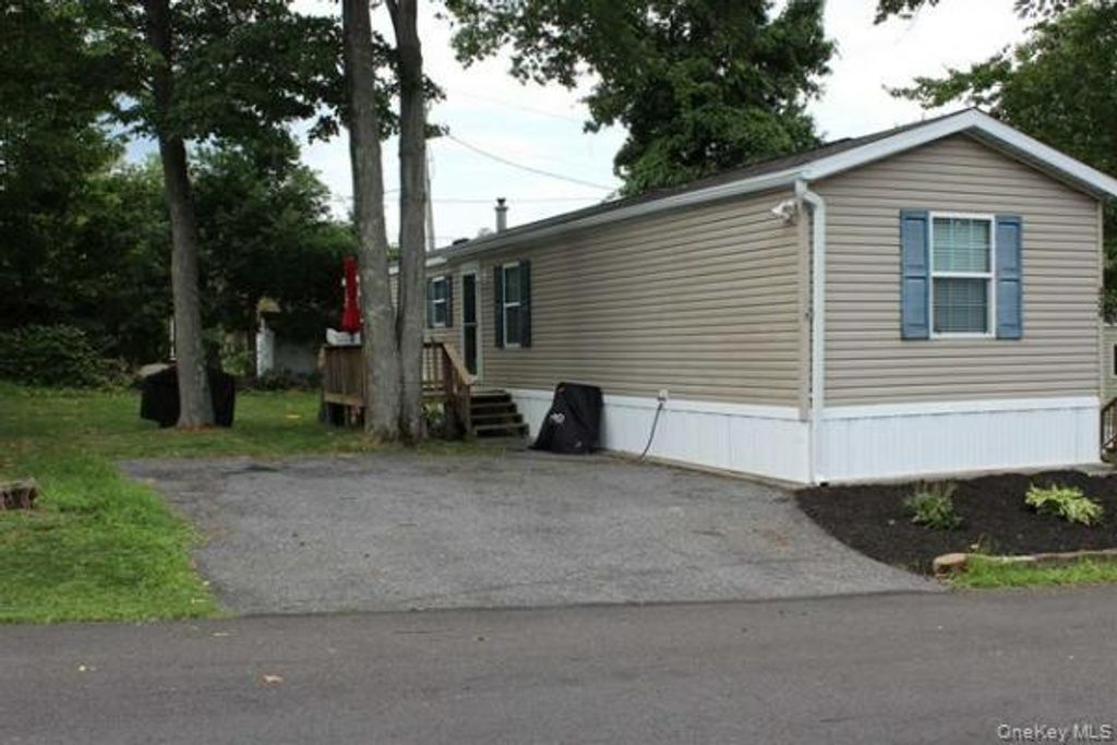 424 Sandgate Drive, New Windsor, NY 12553