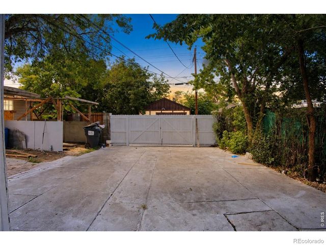 1325 Lima Street, Aurora, CO 80010