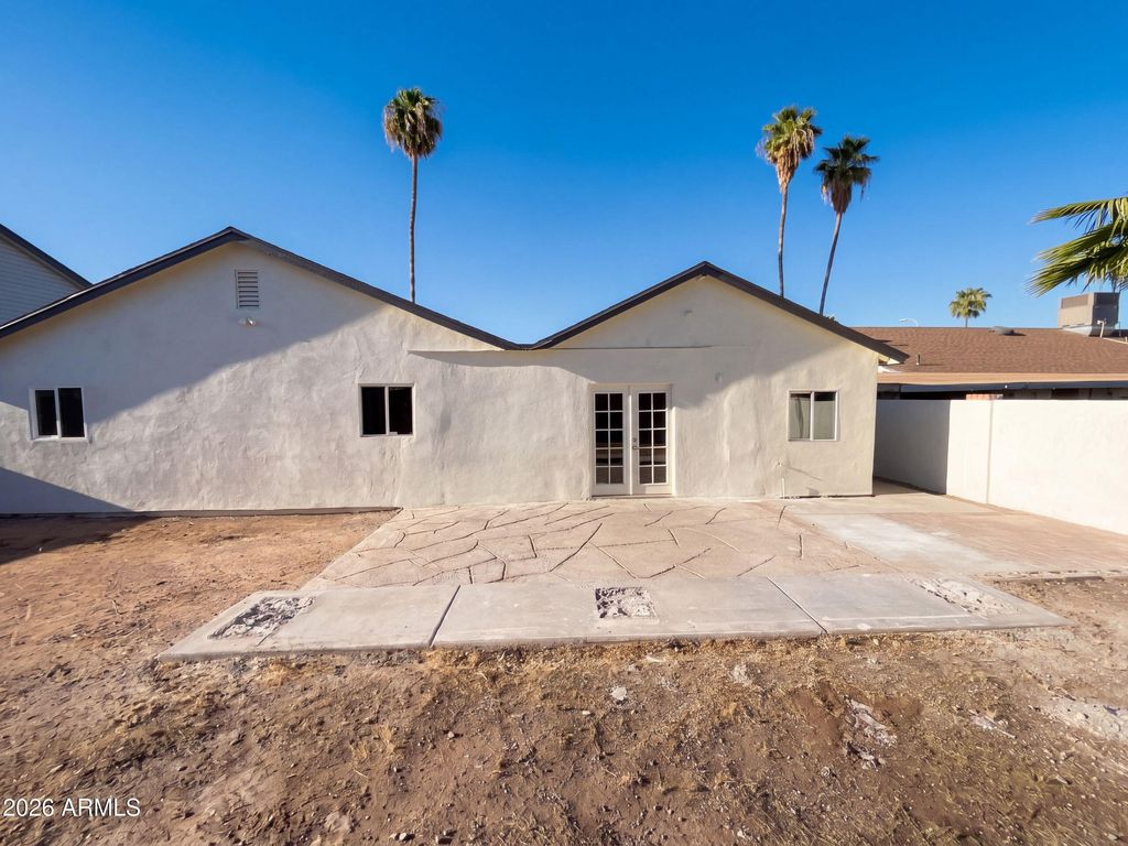 4253 E VINEYARD Road, Phoenix, AZ 85042 — photo 5